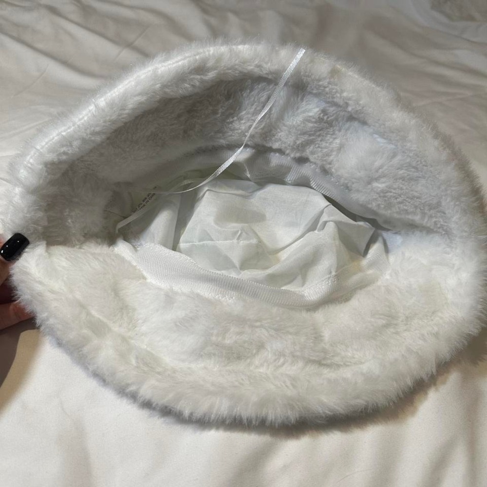 white faux fur bucket hat - Picture 2 of 3